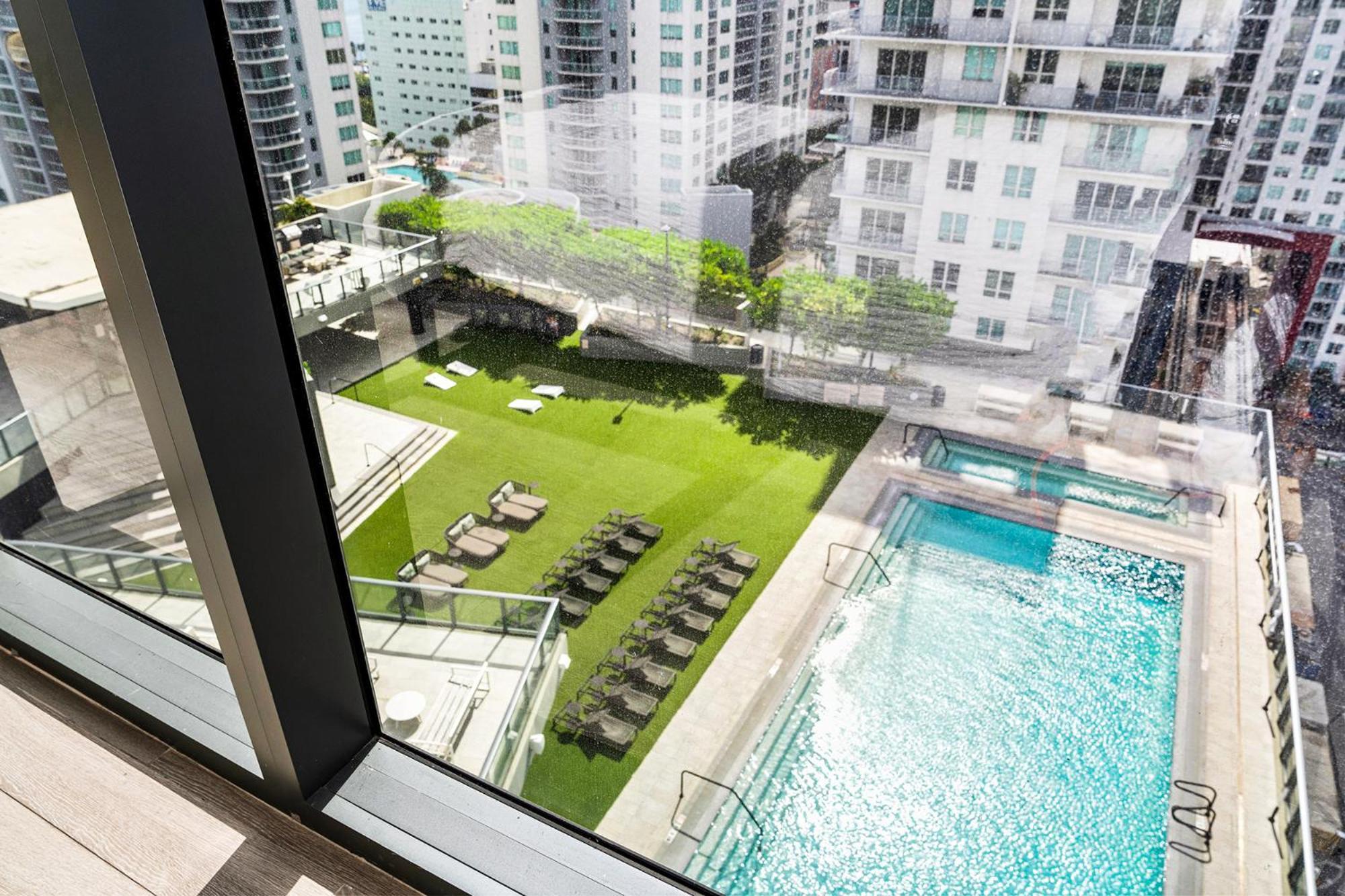 Downtown Luxury 2bd 2bth Views! Miami