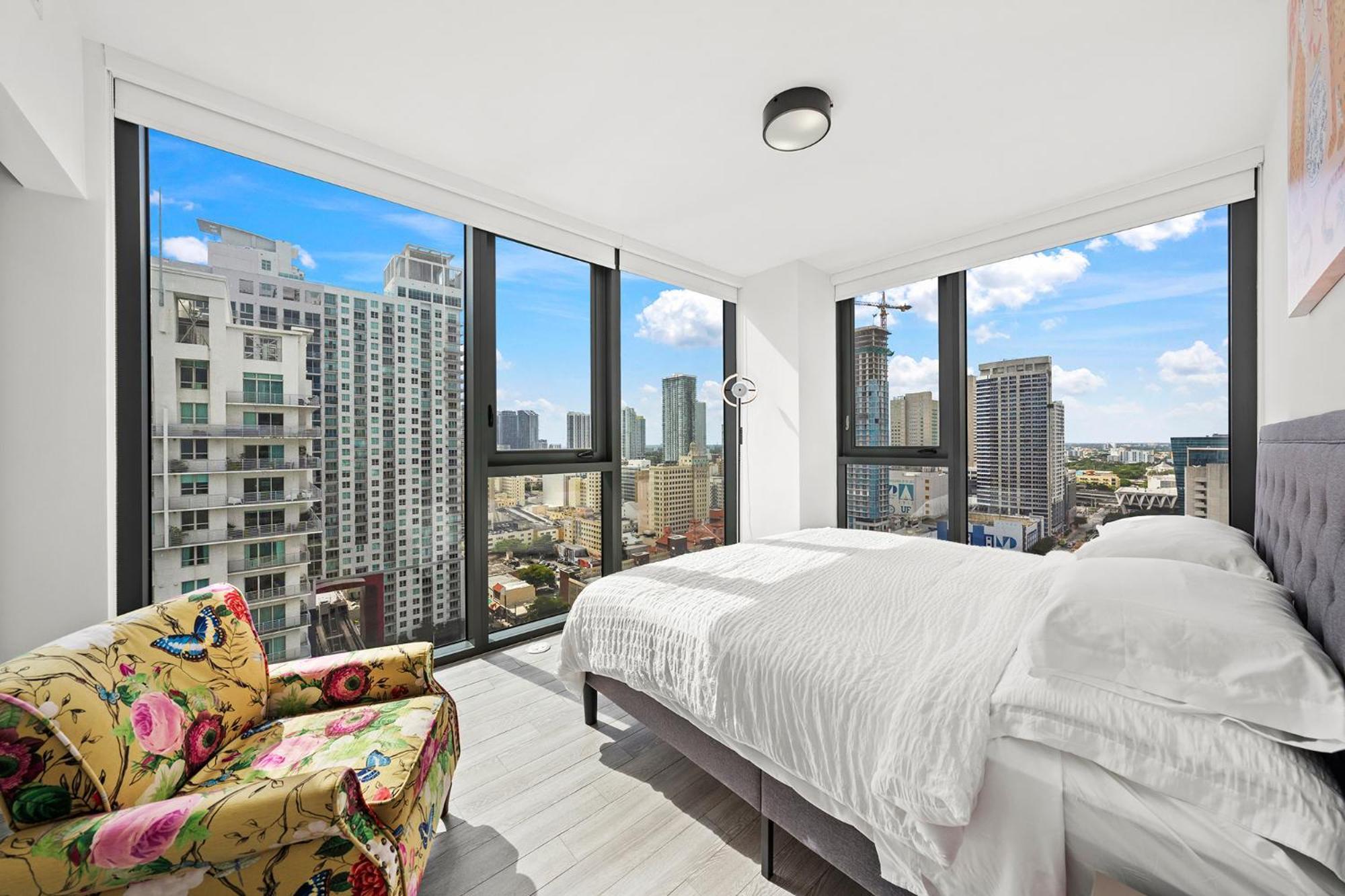 Downtown Luxury 2bd 2bth Views! *