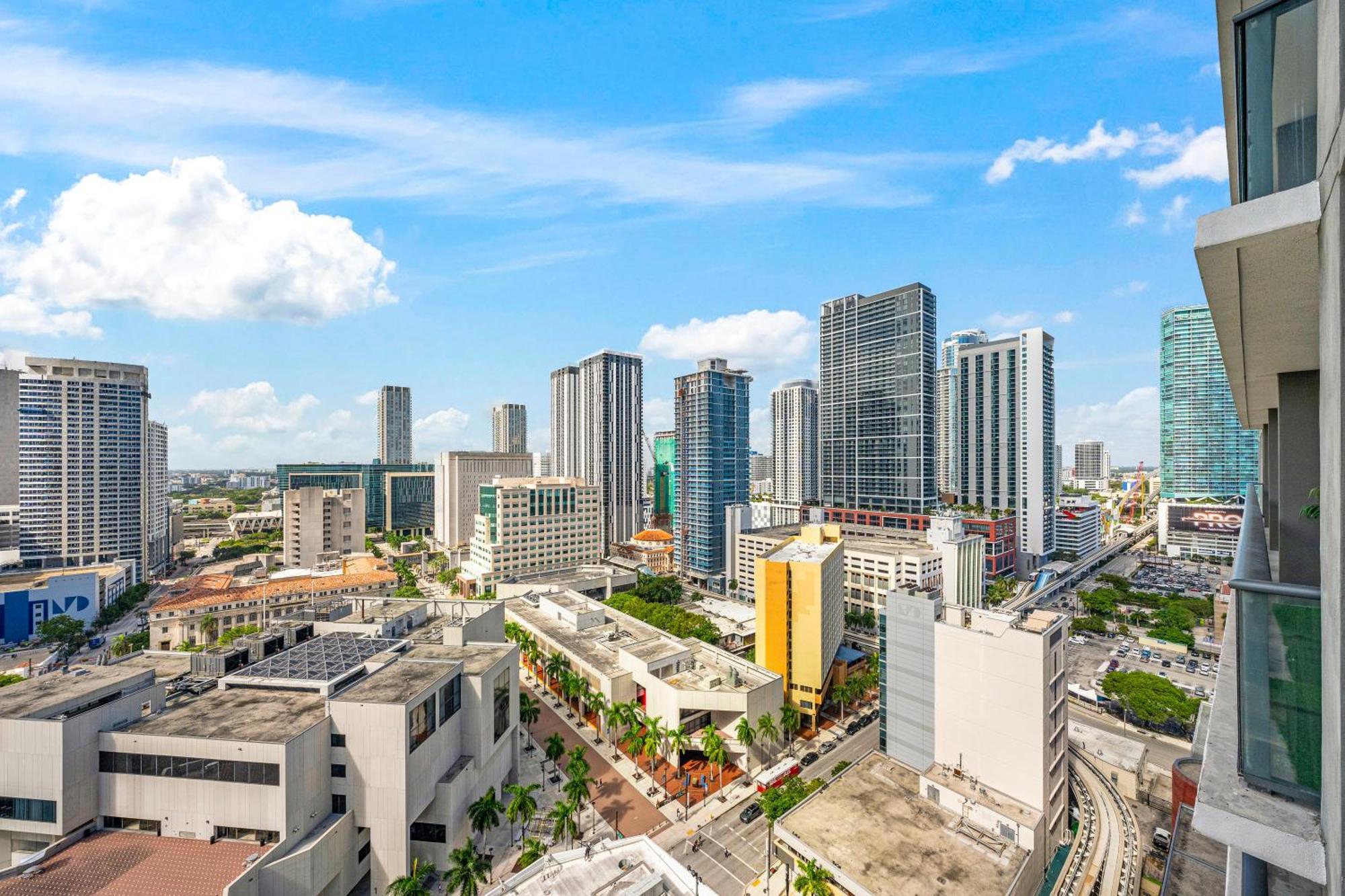 Downtown Luxury 2bd 2bth Views! * Miami