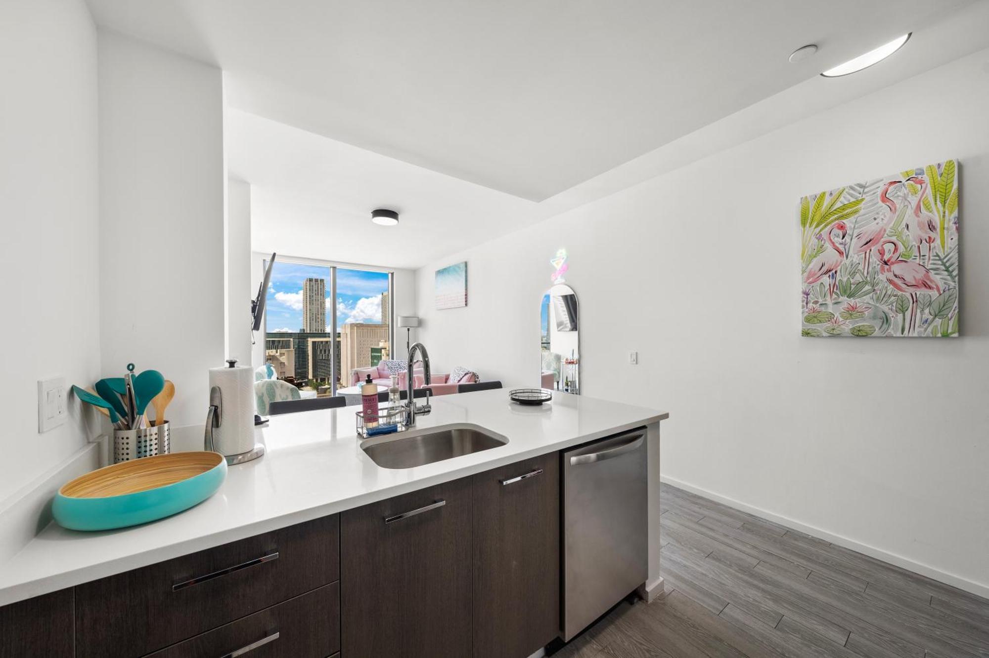 Downtown Luxury 2bd 2bth Views! *