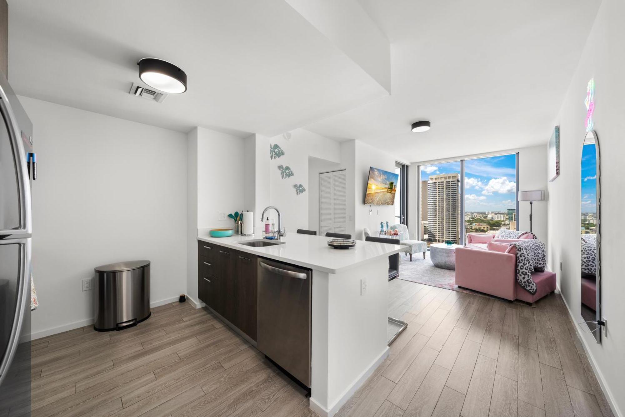 Downtown Luxury 2bd 2bth Views! Miami